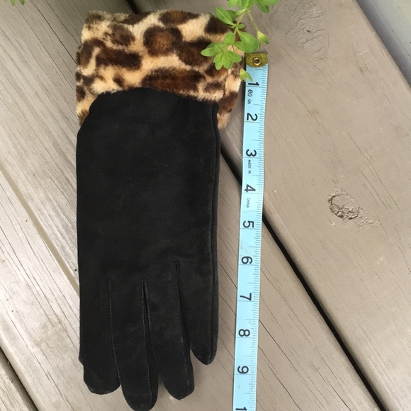 Accessories - Suede gloves NWOT w/ faux leopard print trim sz M